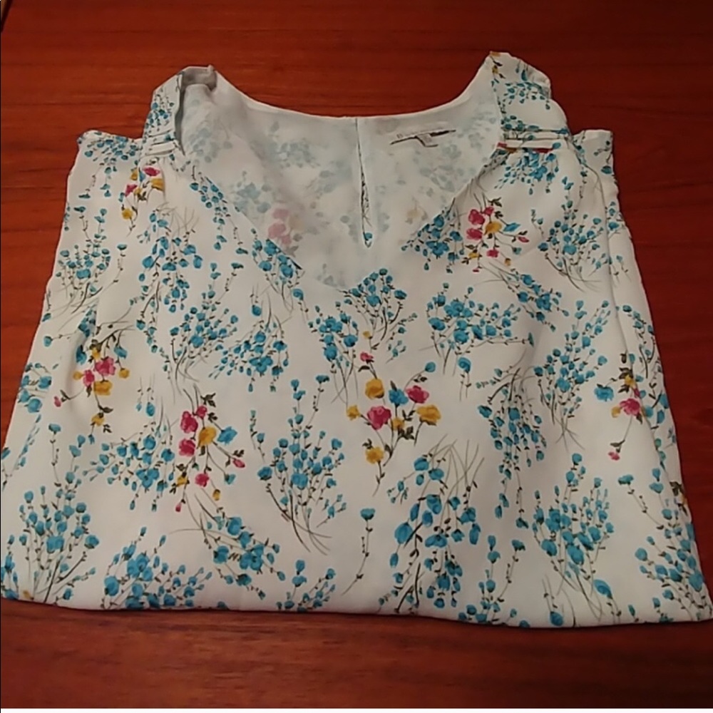 Skies are blue floral top